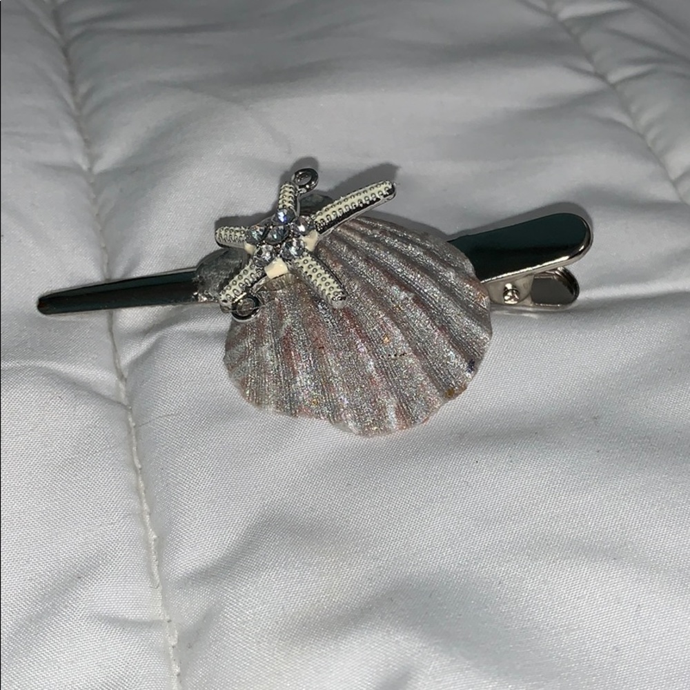 Mermaid style sea shell hair clips